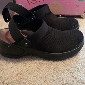 Bzees Sz 7 black clog